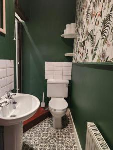 Home In Worcester - With Free Parking