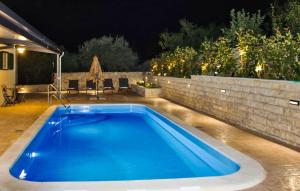 Stunning Home In Zadvarje