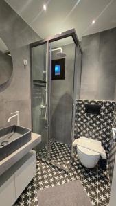 Semeli Lux apt, Siviri