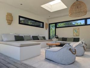 Villas Villa d-exception - piscine, pool house & vues panoramiques lac : photos des chambres