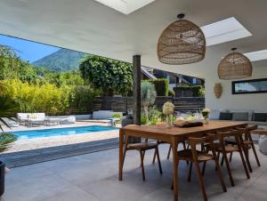 Villas Villa d-exception - piscine, pool house & vues panoramiques lac : photos des chambres