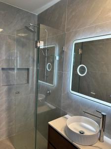 Cozy Room with Private Bathroom, Toilet and Balcony Close to Train Station and Airport