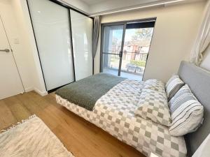 Cozy Room with Private Bathroom, Toilet and Balcony Close to Train Station and Airport