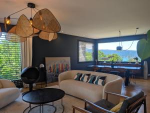 Villas Villa d-exception - piscine, pool house & vues panoramiques lac : photos des chambres