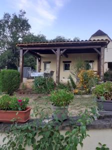 Maisons de vacances Gite Les 2 Ponts, studio superbe vue sur la Dordogne : photos des chambres