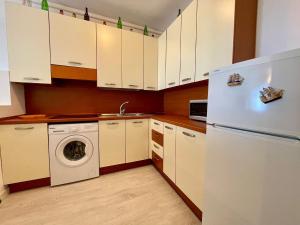 Coastal flat with sea view