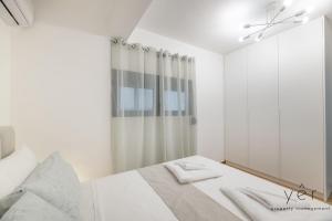 Seaside Loft Near Piraeus Port at Freatida Beach