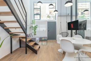 Seaside Loft Near Piraeus Port at Freatida Beach