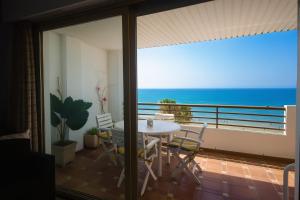 Carlota Apartment- Frontline Beach