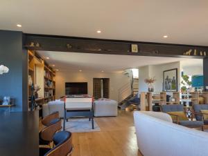 Villas Villa d-exception - piscine, pool house & vues panoramiques lac : photos des chambres