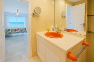 Carlota Apartment- Frontline Beach