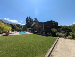 Villas Villa d-exception - piscine, pool house & vues panoramiques lac : photos des chambres