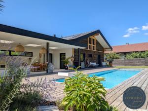 Villas Villa d-exception - piscine, pool house & vues panoramiques lac : photos des chambres