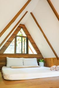 Tropical Holiday House with Beach Access