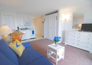 Standard Studio - Main Building room in Sandcastle Resort