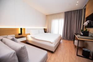 Triple Room with Balcony and Sea View  room in Hotel Agimi