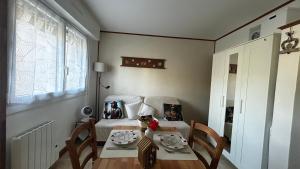 Appartements A 5 minutes du lac,studio 30m2,tout confort, parking prive gratuit, lit queen-size : photos des chambres