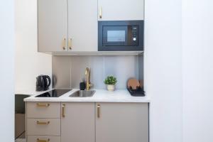 Premium Studio Apartment by Hi5- Rumbach Studio