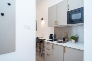 Premium Studio Apartment by Hi5- Rumbach Studio