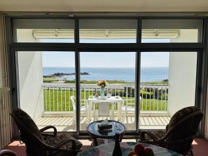 Studio 3pers vue mer, 1min à pied plage, wifi, parking