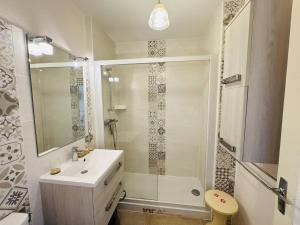 Appartements Studio 3pers vue mer, 1min a pied plage, wifi, parking : photos des chambres