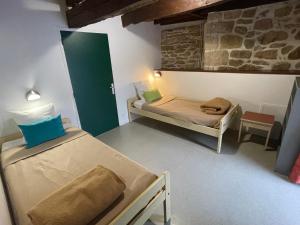 Auberges de jeunesse Gite et Hostel Le Ty Bihui : Maison de Vacances 3 Chambres 