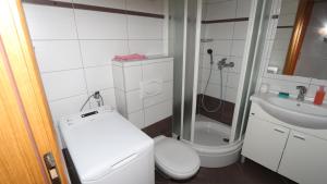 Dugiš studio-no parking