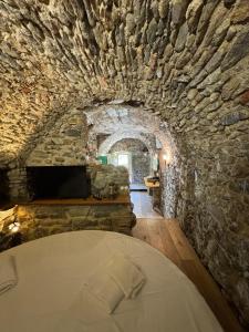 Acquaviva, Petra - By Ligooria