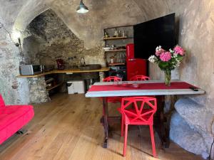 Acquaviva, Petra - By Ligooria