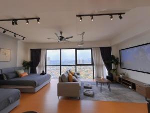 6PX Spacious HighFloor with Netflix TheHub, SS2 Near Paradigm Mall & 1U