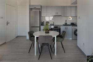 Lithos Modern Flat by Staycom