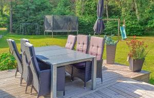 Nice Home In Hadsund With 2 Bedrooms