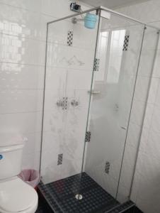 Habitación con baño privado cerca al aeropuerto