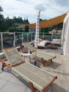 Maisons de vacances Les Brezines - Maison Clim Terrasse Piscine au coeur de Mus MaisoncarreeConciergerie : photos des chambres