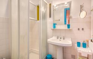 Maisons de vacances Charmante Maison Proche Plage : photos des chambres