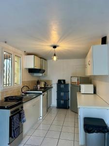 Maisons de vacances Charmant bas de villa avec jardin : photos des chambres
