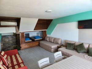 TUCACAS VISTA Y SALIDA AL MAR Apto TIPO ESTUDIO DUPLEX SIN HABITACIÓN INDEPENDIENTE