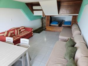 TUCACAS VISTA Y SALIDA AL MAR Apto TIPO ESTUDIO DUPLEX SIN HABITACIÓN INDEPENDIENTE