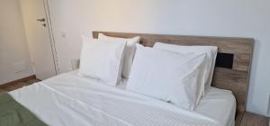 White Flat - SkyView Duplex