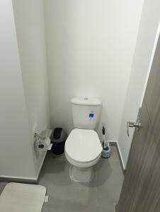 Apartaestudio amoblado, Edificio Avanzzare T2-202