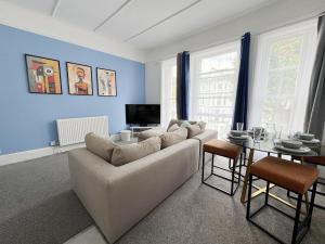 Prime Central London 2-Bed by Shops & Transport - Apartamentos, Londres