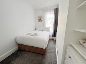 Prime Central London 2-Bed by Shops & Transport
