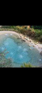 Casa chalet rustica con piscina y campo de futbol