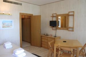 Monika Holiday 515 Bianca Lake