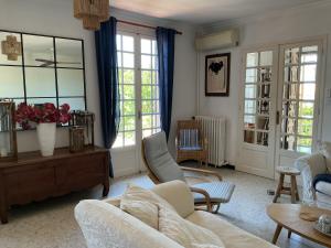 Maisons de vacances Jolie villa au calme climatisee grande piscine jardin : photos des chambres