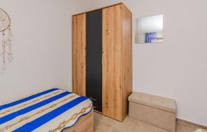 Nice Apartment In Otok Vir With Wifi