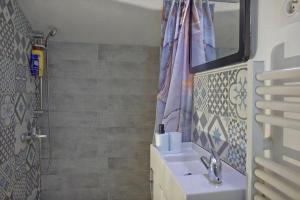 Appartements Nice studio with a terrace : photos des chambres