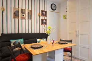 Appartements Nice studio with a terrace : photos des chambres