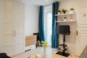 Appartements Nice studio with a terrace : photos des chambres