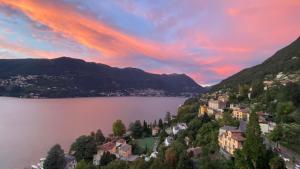 Three-Bedroom Apartment with Lake View